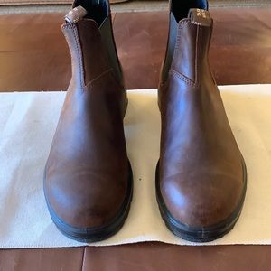 Blundstone Chelsea Boot - Antique Brown. Style #1609. AU/UK 9 = US Men’s 10.